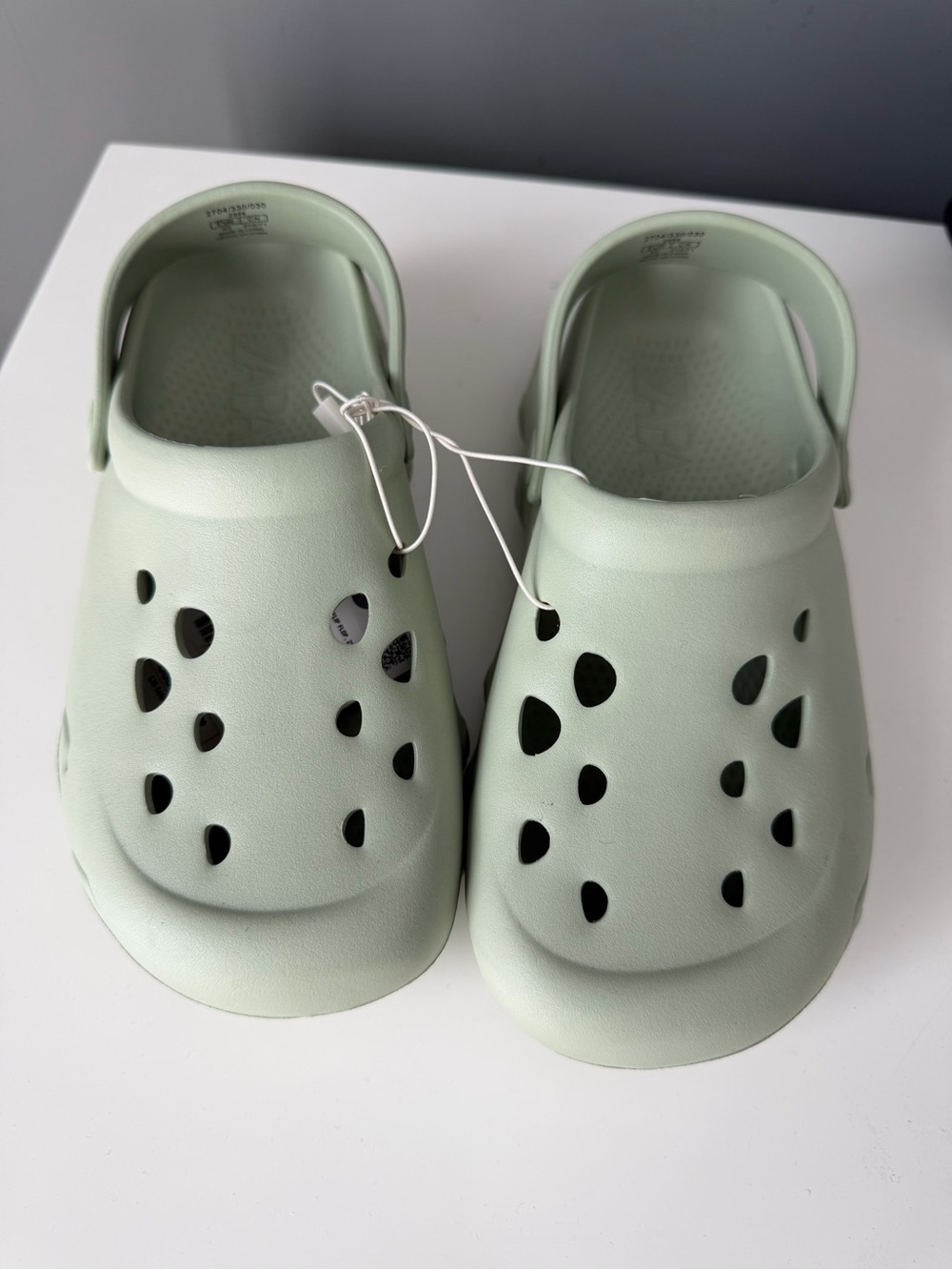 NWT Zara Kids Light Mint Green Clog Sandals - US size 1.5- 2